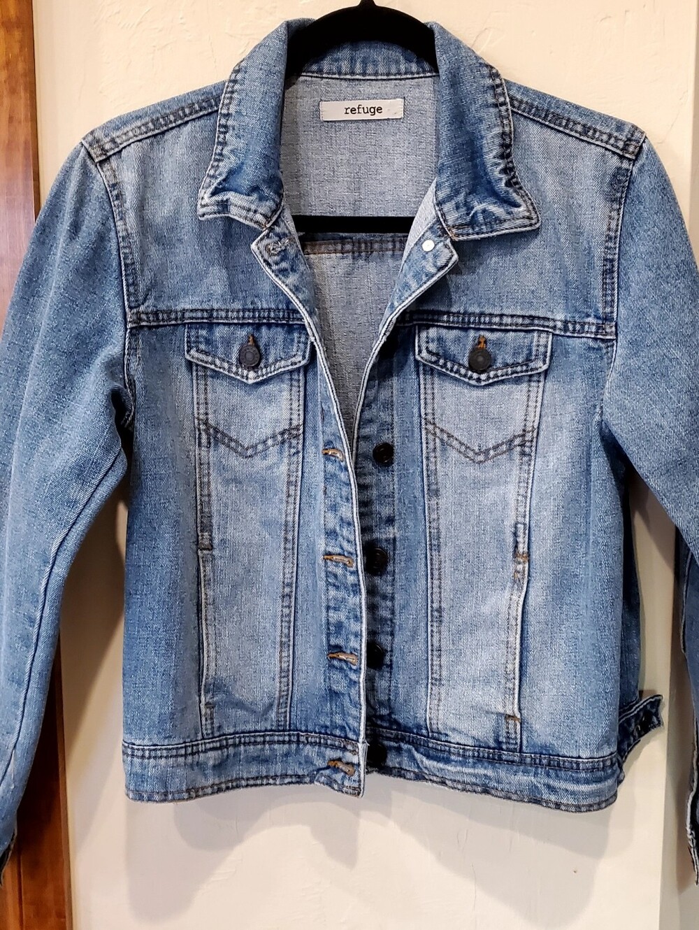 Refuge Light Blue Denim Jacket Sz L P-P 18" SH-SH 16" L 21" SH-WR 23" P-WR 17.5"